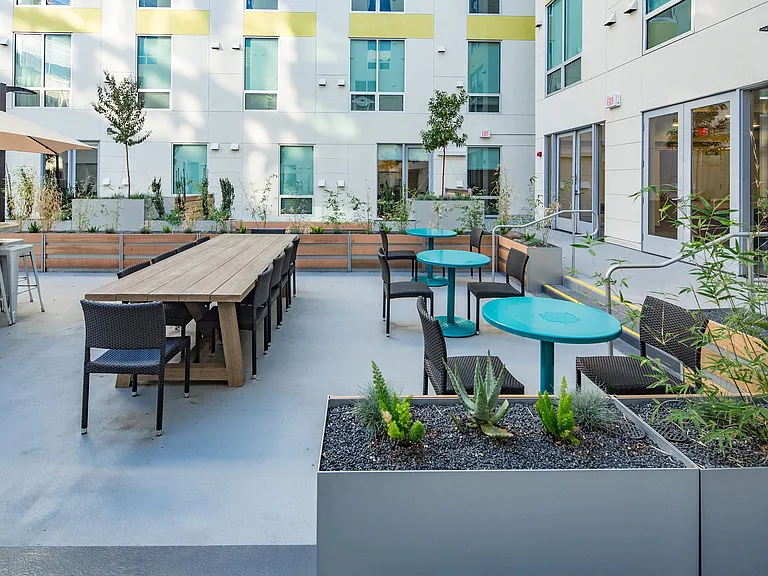 EVIVA Midtown Apartments — Photo 6