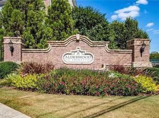 401 Alderwood St, Sandy Springs, GA 30328