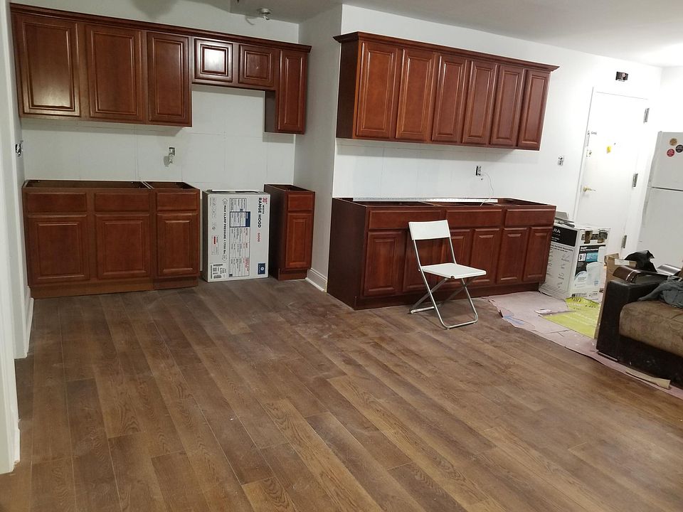 2nd image of 1650 E 12th St APT 3A