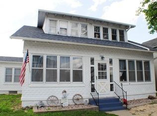 206 W Bridge St, Elkader, IA 52043
