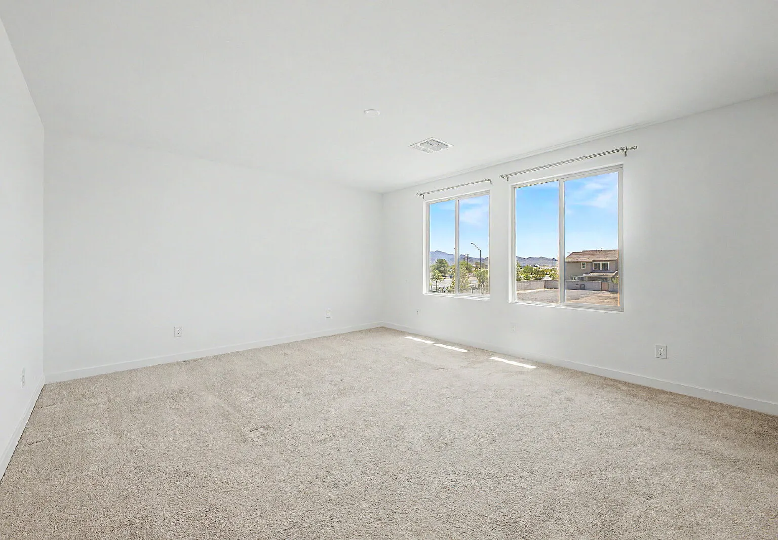 Studio, 5.0 bath, 1292 sqft, $1,960 — Photo 4