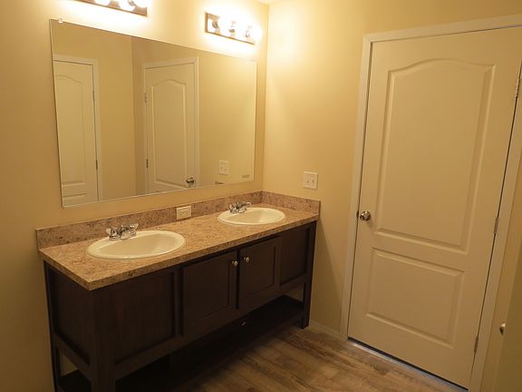 5th image of 225 Boston Cir