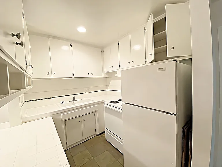 435 S Mariposa Ave — Photo 13