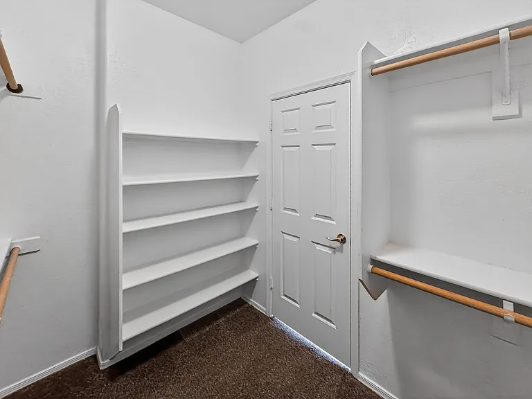 2421 W Ellis St — Photo 36