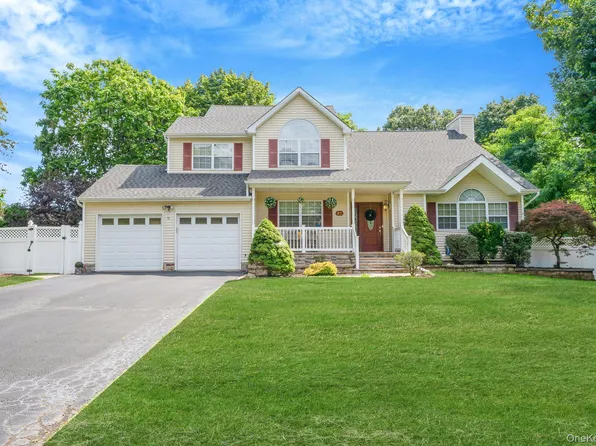 37 Deer Lane, East Setauket, NY 11733