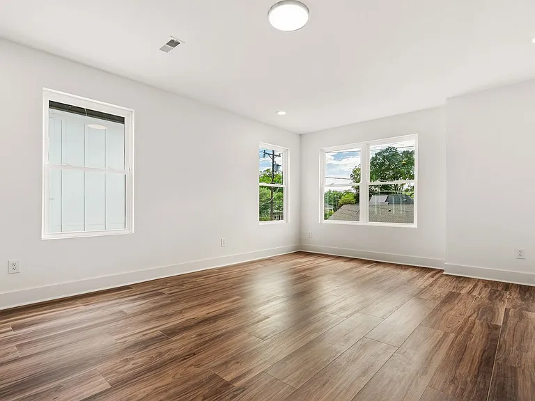 711 Gerard St #B — Photo 10