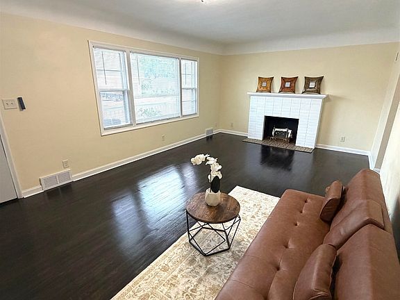 3rd image of 300 W Pasewalk Ave