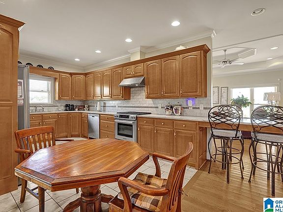 5th image of 952 6th St