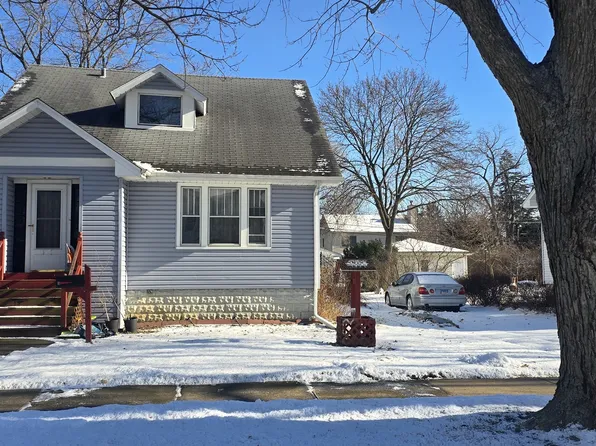 27 N Adams St, Westmont, IL 60559