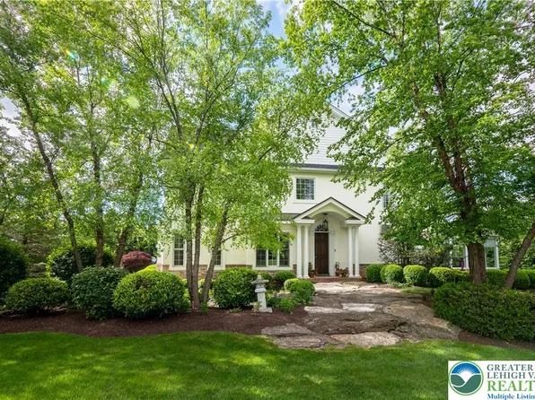 1908 Carriage Knoll Dr, Bethlehem, PA 18015