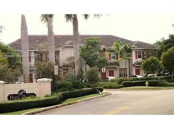 Park Place At Plantation — Photo 4