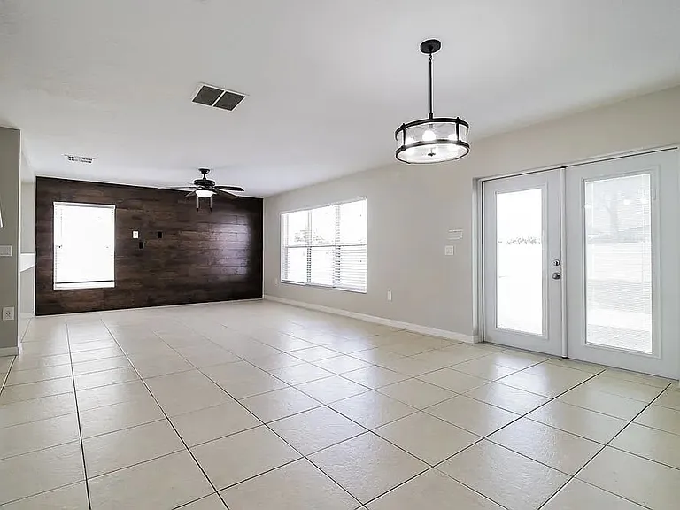 4705 Hardy Mills St — Photo 3