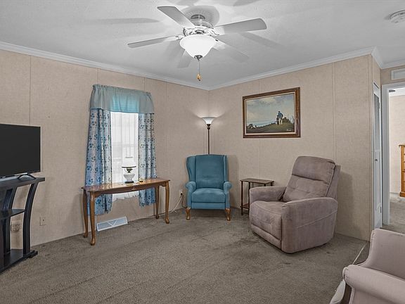5th image of 28 Terry Dr