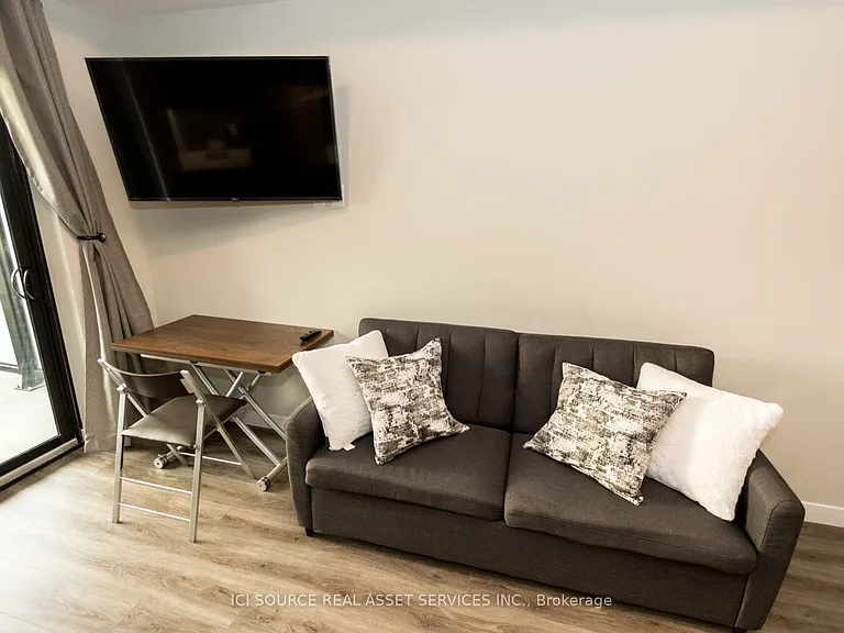 15 Queen St S #1105 — Photo 4