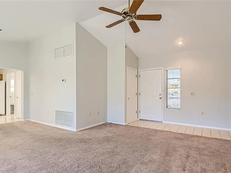 8729 Pennystone Ave — Photo 4