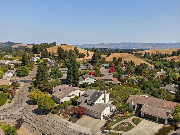 5th image of 1034 Alpine Court