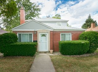 8518 E Prairie Rd, Skokie, IL 60076