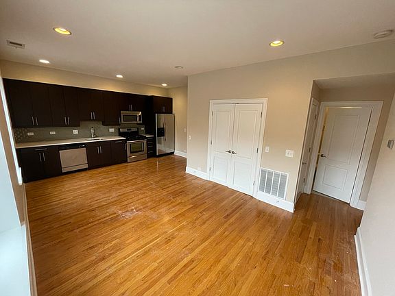 5th image of 1137 W Leland Ave #102