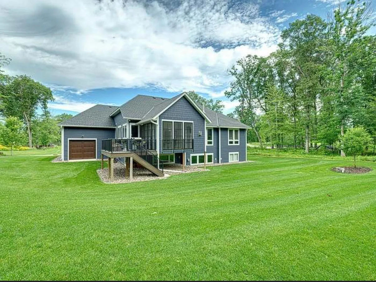 4 bed, 3.5 bath, 3671 sqft, $5,500 — Photo 2