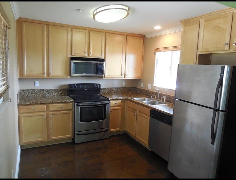 1st image of 215 Twin Oaks Ave