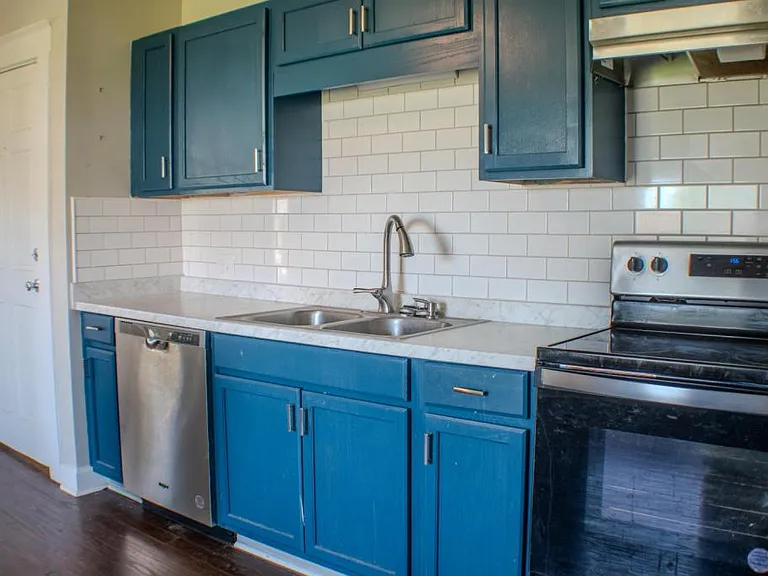 304 W Colville St — Photo 8