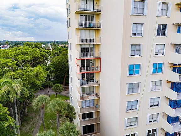 2nd image of 11111 Biscayne Blvd #6B