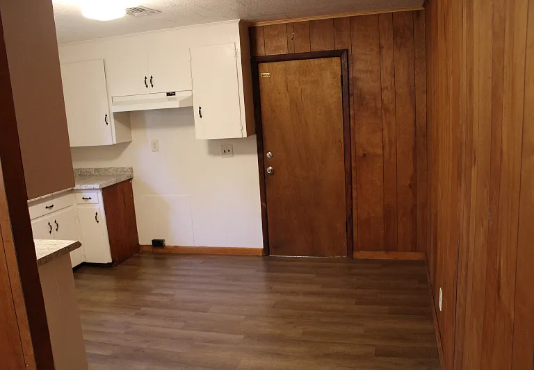 952 White Ave — Photo 5