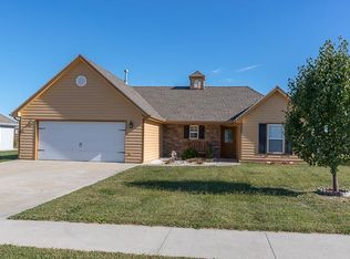 2212 Willow Pointe Cir, Tonganoxie, KS 66086