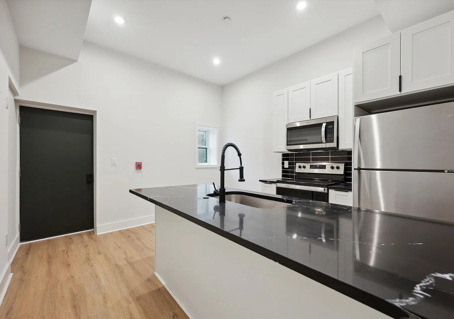 4025 Lancaster Ave — Photo 4
