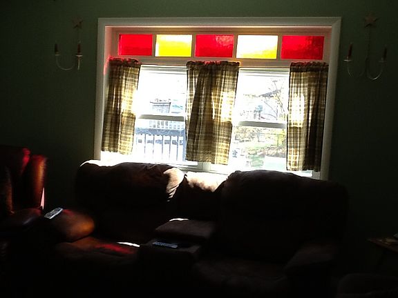 4th image of 916 Weaver St