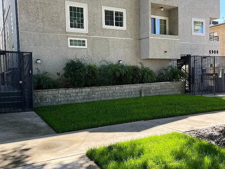 5908 Cedros Ave #6 — Photo 1
