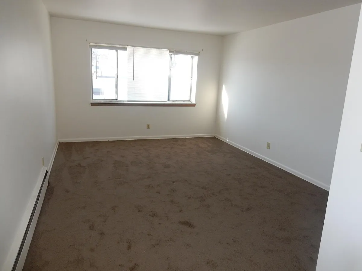 Building Photo - 2060 S 90th St
