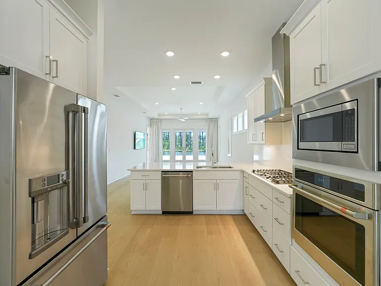 1615 Pathways Dr — Photo 35