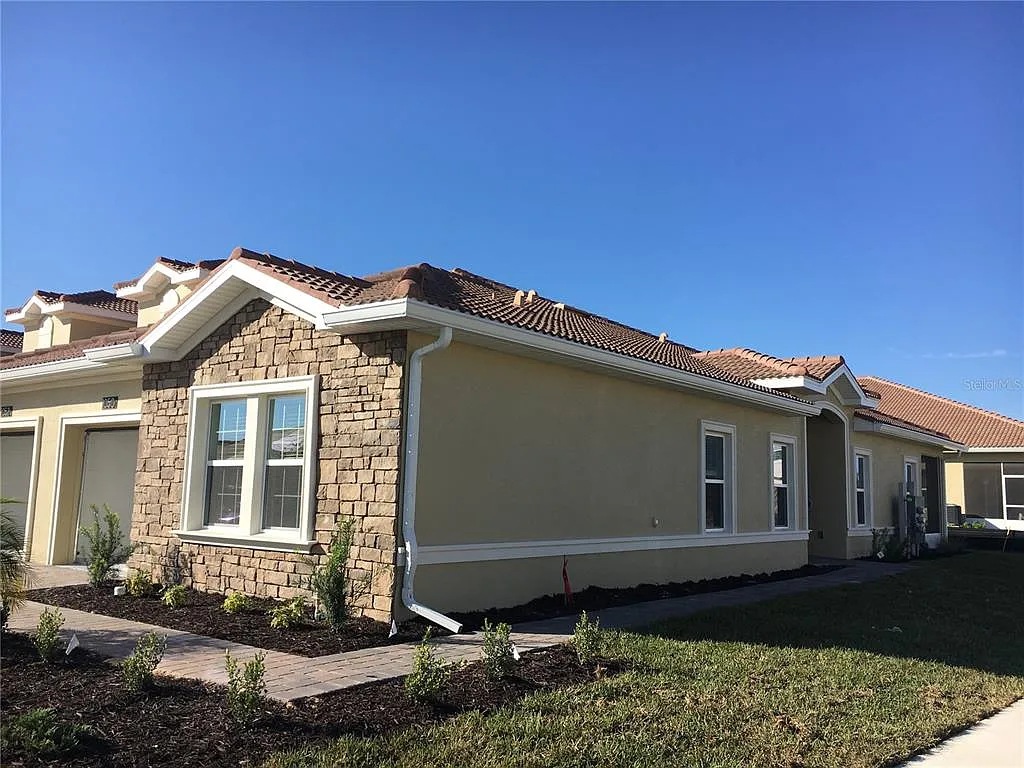 Building Photo - 1050 Quaker Ridge Ln