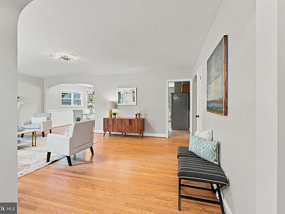 3rd image of 9703 Woodland Dr