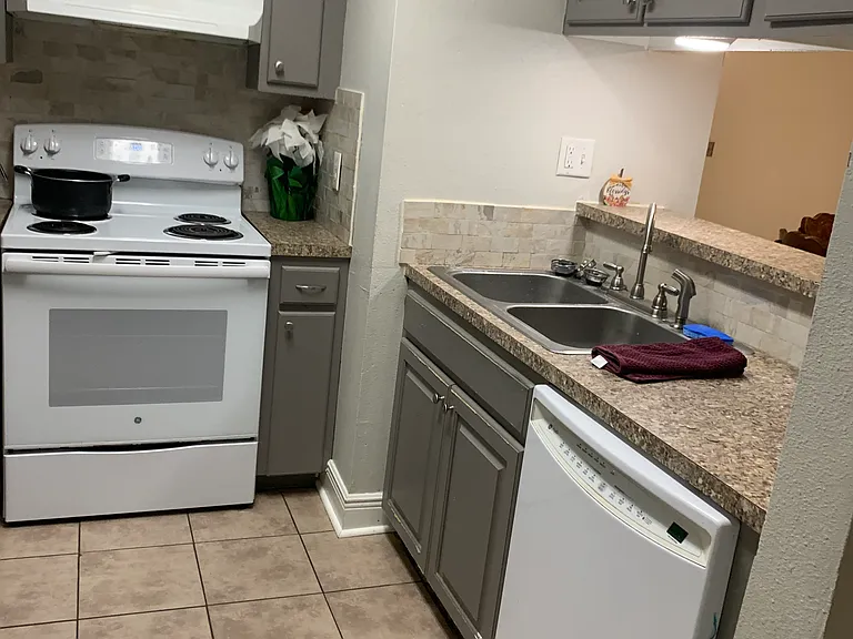 14732 Hooper Rd #B — Photo 3