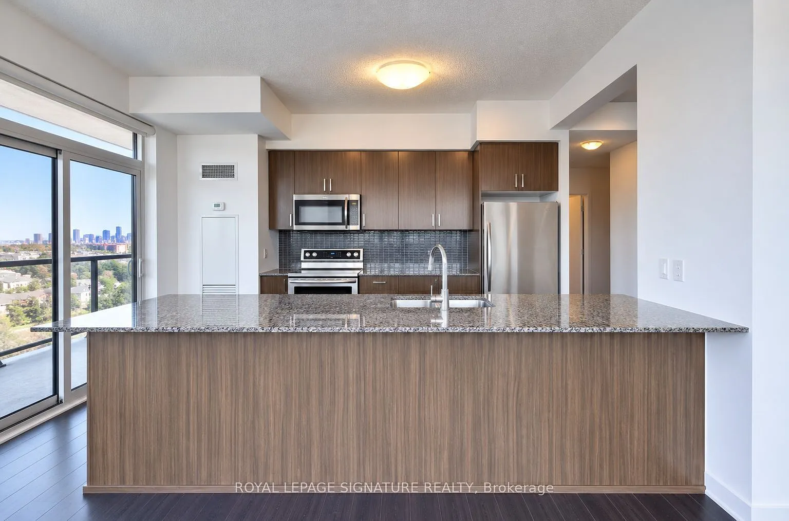 Empire Midtown — Photo 3