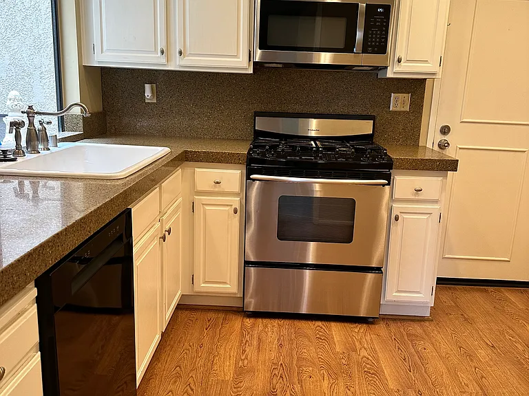 402 Country Club Dr #B — Photo 18