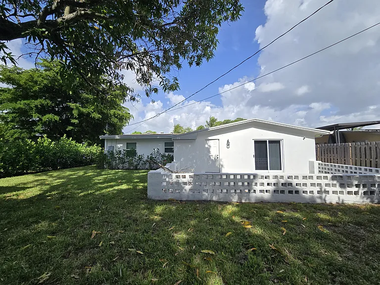1558 NW 5th Ave — Photo 8
