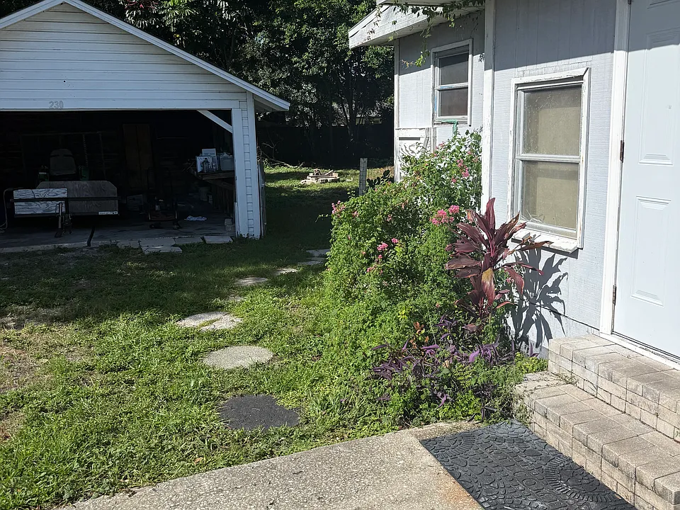 2308 20th Ave W