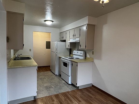 3rd image of 3514 Sandra Ave N #11354977