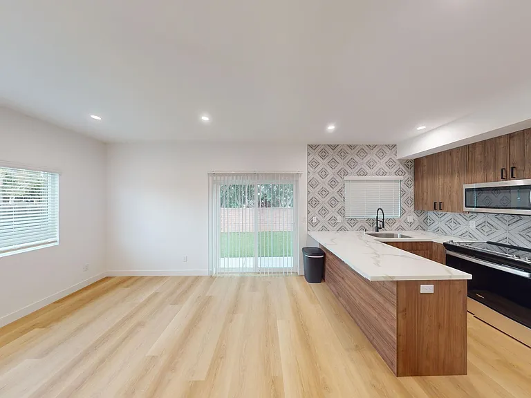 5339-1 W Falls View Dr — Photo 4