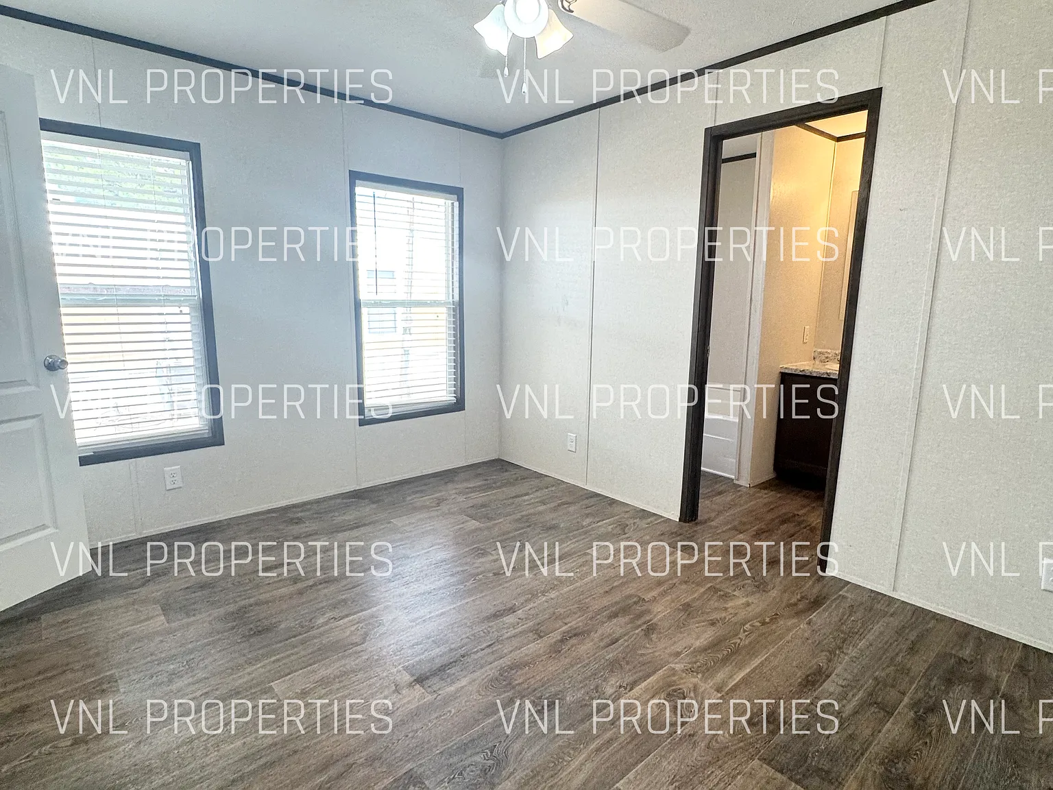 3 bed, 924 sqft, $1,500 — Photo 3