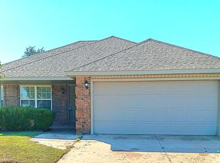 528 E Hillcrest Ln, Mustang, OK 73064