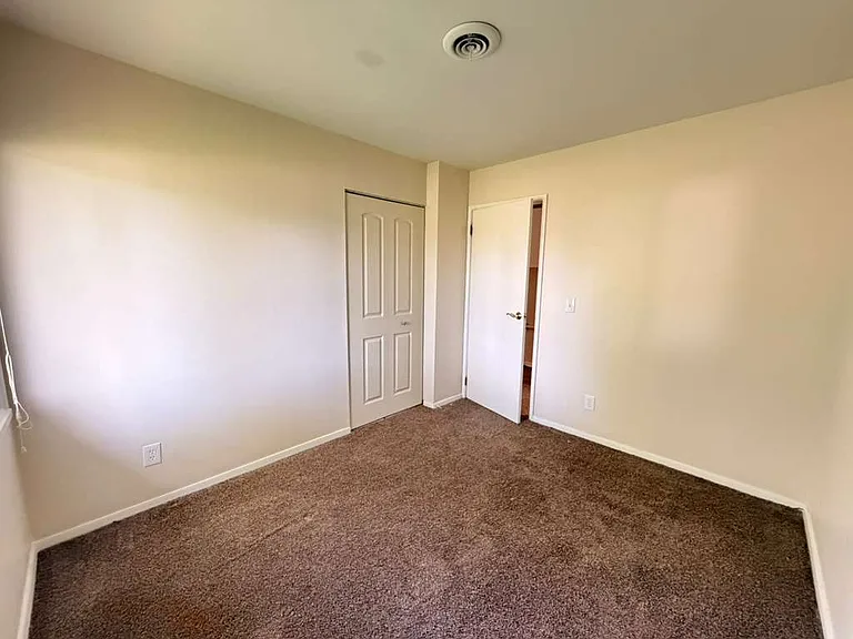 736 W Northgate Pkwy — Photo 10