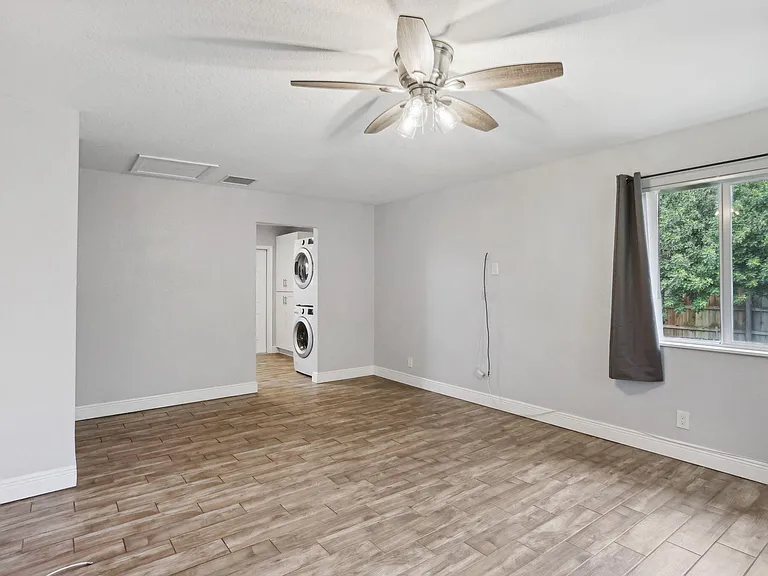 2227 NE 3rd Ave #2 — Photo 3