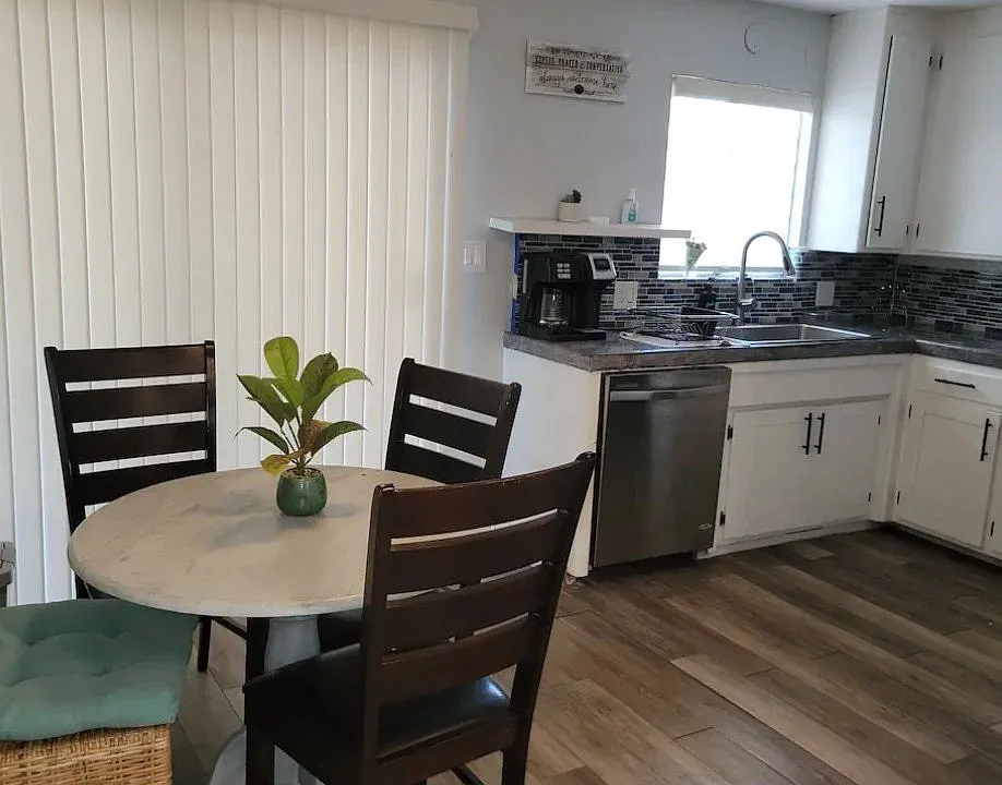 1047 Coldwell Ave #2