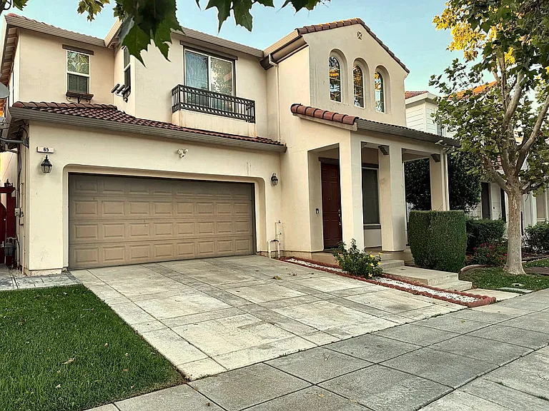 65 E Legacy Dr — Photo 1