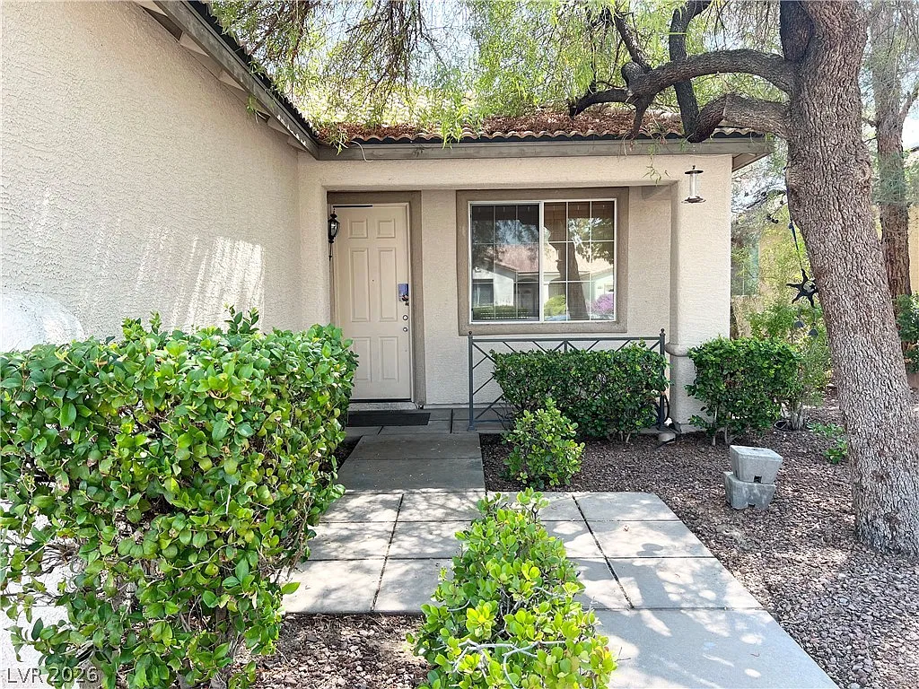 3 bed, 2.0 bath, 1396 sqft, $1,975 — Photo 3