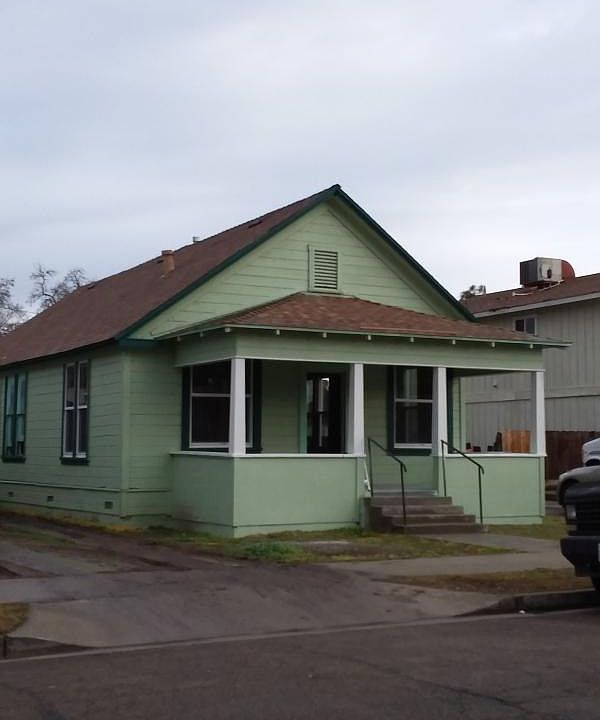 1st image of 212 W Elm St